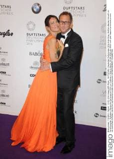 DUFTSTARS -Deutscher Parfumpreis 2016 Anja Kling, Wolfram Becker Ankunft zur Verleihung der Duftstars- Deutscher Parfumpreis 2016 im Kraftwerk Mitte in Berlin, 12.05.2016