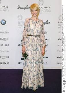 DUFTSTARS -Deutscher Parfumpreis 2016 Susann Atwell Ankunft zur Verleihung der Duftstars- Deutscher Parfumpreis 2016 im Kraftwerk Mitte in Berlin, 12.05.2016