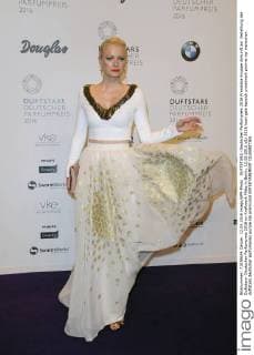 DUFTSTARS -Deutscher Parfumpreis 2016 Franziska Knuppe Ankunft zur Verleihung der Duftstars- Deutscher Parfumpreis 2016 im Kraftwerk Mitte in Berlin, 12.05.2016