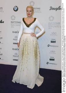 DUFTSTARS -Deutscher Parfumpreis 2016 Franziska Knuppe Ankunft zur Verleihung der Duftstars- Deutscher Parfumpreis 2016 im Kraftwerk Mitte in Berlin, 12.05.2016