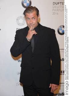 DUFTSTARS -Deutscher Parfumpreis 2016 Sven Martinek Ankunft zur Verleihung der Duftstars- Deutscher Parfumpreis 2016 im Kraftwerk Mitte in Berlin, 12.05.2016
