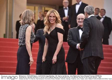 69. Festival de Cannes - Julia Roberts bei Money Monster Premiere 207546 De Rosa-Garcia Starface 2016-05-12 Cannes France 69ème Festival International du Film. Montée des marches du film Money Monster . 69th Annual Cannes Film Festival. Red Carpet of the movie Money Monster. Clooney, George; Roberts, Julia; Foster, Jodie  Copyright: xDexRosa-Garciax xStarfacex STAR_207546_268