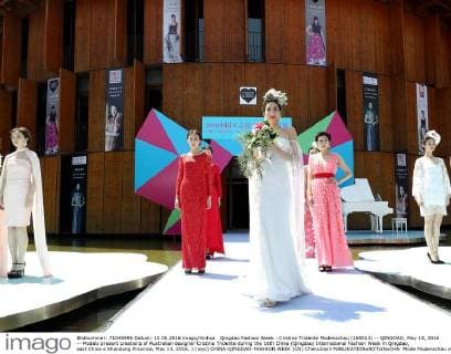 Qingdao Fashion Week - Cristina Tridente Modenschau (160513) -- QINGDAO, May 13, 2016 -- Models present creations of Australian designer Cristina Tridente during the 16th China (Qingdao) International Fashion Week in Qingdao, east China s Shandong Province, May 13, 2016. ) (wyo) CHINA-QINGDAO-FASHION WEEK (CN) ChenxJianli 