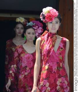 Qingdao Fashion Week - Cristina Tridente Modenschau (160513) -- QINGDAO, May 13, 2016 -- Models present creations of Australian designer Cristina Tridente during the 16th China (Qingdao) International Fashion Week in Qingdao, east China s Shandong Province, May 13, 2016. ) (wyo) CHINA-QINGDAO-FASHION WEEK (CN) ZhangxXudong 