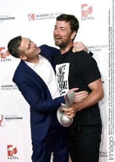 Deutscher Musikautorenpreis - Die Gewinner Marcus Staiger und Marten Laciny Marteria Marsimoto bei der 8. Verleihung des Deutschen Musikautorenpreises 2016 im Hotel Ritz-Carlton. Berlin, 12.05.2016 Foto:xFredericx xFuturexImage