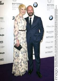 Susann Atwell mit Stefan Niehus bei der 24. Verleihung des Deutschen Parfumpreises Duftstars 2016 im Kraftwerk. Berlin, 12.05.2016 Foto:xS.xGabschx xFuturexImage