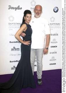 Markus Semmler mit Ehefrau Tatiana Friedberg bei der 24. Verleihung des Deutschen Parfumpreises Duftstars 2016 im Kraftwerk. Berlin, 12.05.2016 Foto:xS.xGabschx xFuturexImage