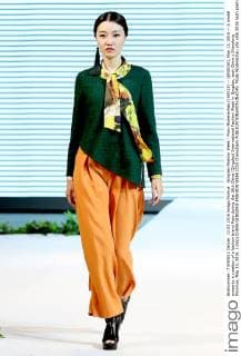 Qingdao Fashion Week - Pozo Modenschau (160513) -- QINGDAO, May 13, 2016 -- A model presents a creation of a fashion brand Pozo during the 16th China (Qingdao) International Fashion Week in Qingdao, east China s Shandong Province, May 13, 2016. ) (mp) CHINA-QINGDAO-FASHION WEEK (CN) ChenxJianli 