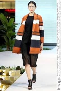 Qingdao Fashion Week - Pozo Modenschau (160513) -- QINGDAO, May 13, 2016 -- A model presents a creation of a fashion brand Pozo during the 16th China (Qingdao) International Fashion Week in Qingdao, east China s Shandong Province, May 13, 2016. ) (mp) CHINA-QINGDAO-FASHION WEEK (CN) ChenxJianli 