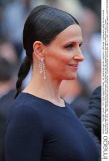 69. Festival de Cannes: Slack Bay - Ma Loute Filmpremiere Juliette Binoche arrives on the red carpet before the screening of the film Ma Loute (Slack Bay) at the 69th annual Cannes International Film Festival in Cannes, France on May 13, 2016.  CAN20160513818 DAVIDxSILPA