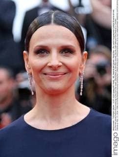69. Festival de Cannes: Slack Bay - Ma Loute Filmpremiere Juliette Binoche arrives on the red carpet before the screening of the film Ma Loute (Slack Bay) at the 69th annual Cannes International Film Festival in Cannes, France on May 13, 2016.  CAN20160513821 DAVIDxSILPA