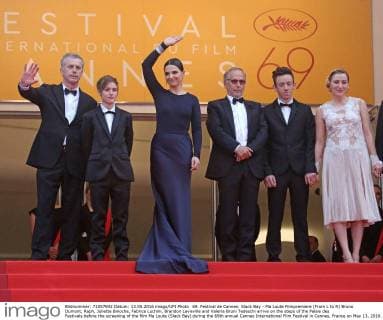 69. Festival de Cannes: Slack Bay - Ma Loute Filmpremiere (From L to R) Bruno Dumont, Raph, Juliette Binoche, Fabrice Luchini, Brandon Lavieville and Valeria Bruni Tedeschi arrive on the steps of the Palais des Festivals before the screening of the film Ma Loute (Slack Bay) during the 69th annual Cannes International Film Festival in Cannes, France on May 13, 2016.  CAN20160513825 DAVIDxSILPA