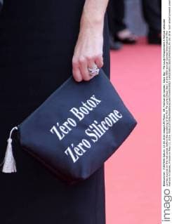 69. Festival de Cannes: Slack Bay - Ma Loute Filmpremiere A festival attendee carries a purse on the red carpet before the screening of the film Ma Loute (Slack Bay) at the 69th annual Cannes International Film Festival in Cannes, France on May 13, 2016.  CAN20160513829 DAVIDxSILPA
