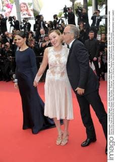 69. Filmfestival Cannes: Slack Bay - Ma Loute Filmpremiere 69th Cannes Film Festival 2016, Red Carpet film Ma Loute . Pictured: Valeria Bruni Tedeschi, Juliette Binoche, Fabrice Luchini  AlbertoxTerenghi Cannes