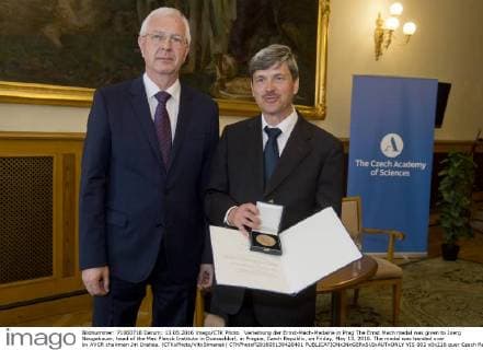 Verleihung der Ernst-Mach-Medaille in Prag The Ernst Mach medal was given to Joerg Neugebauer, head of the Max Planck Institute in Duesseldorf, in Prague, Czech Republic, on Friday, May 13, 2016. The medal was handed over by AVCR chairman Jiri Drahos. (CTKxPhoto VitxSimanek) CTKPhotoP201605130420401  VIS 002