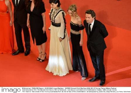 207599 Clément Prioli Starface 2016-05-13 Cannes France 69ème Festival International du Film. Montée des marches du film La Danseuse , vue depuis la terrasse de la Cinéfondation (Palais). 69th Annual Cannes Film Festival. Red Carpet of the movie La Danseuse from de the terrass of the Cinefondation. de Lencquesaing, Louis-Do; Depp-Paradis, Lily Rose; Sokolinski, Stéphanie ( SoKo )  Copyright: xClémentxPriolix STAR_207599_008