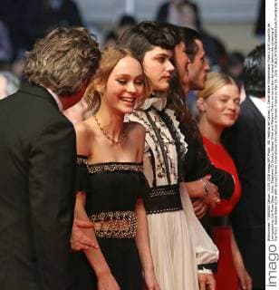 69. Festival de Cannes: I, Daniel Blake Filmpremiere (From L to R) Louis-Do de Lencquesaing, Lily-Rose Depp, Soko, Stephanie Di Giusto, Gaspar Ulliel and Melanie Thierry arrive on the red carpet before the screening of the film I, Daniel Blake at the 69th annual Cannes International Film Festival in Cannes, France on May 13, 2016.  CAN20160513842 DAVIDxSILPA