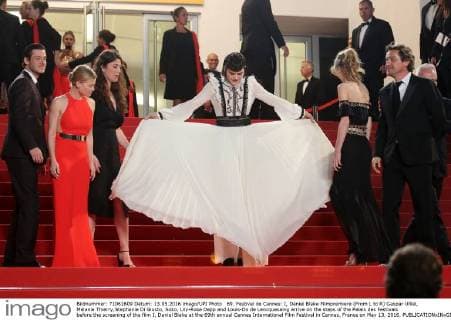 69. Festival de Cannes: I, Daniel Blake Filmpremiere (From L to R) Gaspar Ulliel, Melanie Thierry,Stephanie Di Giusto, Soko, Lily-Rose Depp and Louis-Do de Lencquesaing arrive on the steps of the Palais des Festivals before the screening of the film I, Daniel Blake at the 69th annual Cannes International Film Festival in Cannes, France on May 13, 2016.  CAN20160513844 DAVIDxSILPA