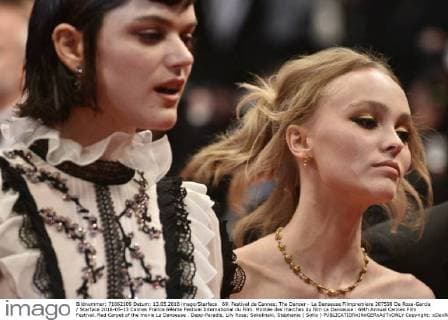 69. Festival de Cannes: The Dancer - La Danseuse Filmpremiere 207598 De Rosa-Garcia Starface 2016-05-13 Cannes France 69ème Festival International du Film. Montée des marches du film La Danseuse . 69th Annual Cannes Film Festival. Red Carpet of the movie La Danseuse . Depp-Paradis, Lily Rose; Sokolinski, Stéphanie ( SoKo )  Copyright: xDexRosa-Garciax xStarfacex STAR_207598_040