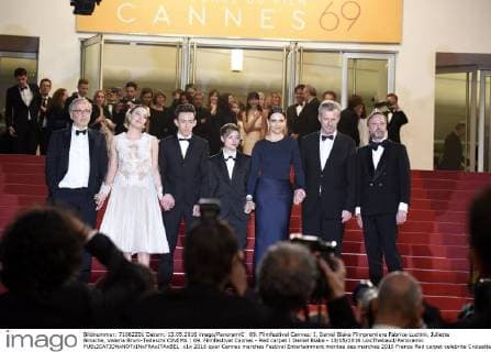 69. Filmfestival Cannes: I, Daniel Blake Filmpremiere Fabrice Luchini, Juliette Binoche, Valeria Bruni-Tedeschi CINEMA : 69. Filmfestival Cannes - Red carpet I Daniel Blake - 13 05 2016 LoicThebaud Panoramic 