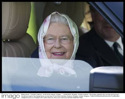 . 14 05 2016. Windsor, United Kingdom. The Queen watches the carriage driving from the drivers seat of her Range Rover on day four of the Royal Windsor Horse in Windsor, United Kingdom.  xStephenxLockx xi-Imagesx IIM-12653-0035