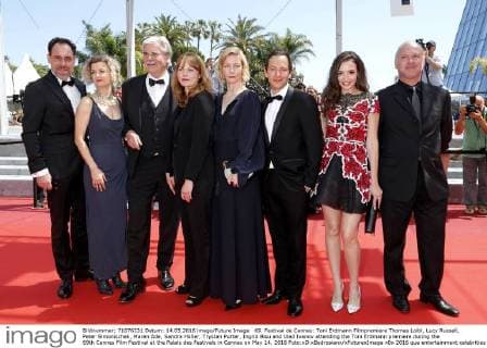 69. Festival de Cannes: Toni Erdmann Filmpremiere Thomas Loibl, Lucy Russell, Peter Simonischek, Maren Ade, Sandra Hüller, Trystan Putter, Ingrid Bisu and Vlad Ivanov attending the Toni Erdmann premiere during the 69th Cannes Film Festival at the Palais des Festivals in Cannes on May 14, 2016 Foto:xD.xBedrosianx xFuturexImage