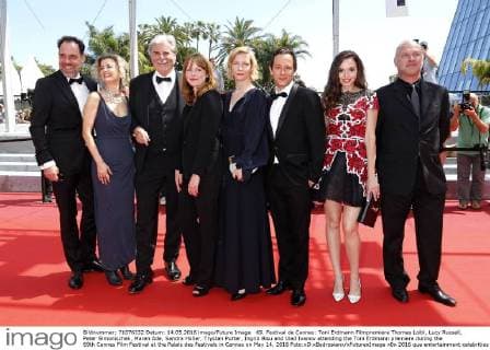 69. Festival de Cannes: Toni Erdmann Filmpremiere Thomas Loibl, Lucy Russell, Peter Simonischek, Maren Ade, Sandra Hüller, Trystan Putter, Ingrid Bisu and Vlad Ivanov attending the Toni Erdmann premiere during the 69th Cannes Film Festival at the Palais des Festivals in Cannes on May 14, 2016 Foto:xD.xBedrosianx xFuturexImage