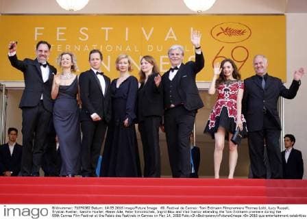 69. Festival de Cannes: Toni Erdmann Filmpremiere Thomas Loibl, Lucy Russell, Trystan Puetter, Sandra Hueller, Maren Ade, Peter Simonischek, Ingrid Bisu and Vlad Ivanov attending the Toni Erdmann premiere during the 69th Cannes Film Festival at the Palais des Festivals in Cannes on May 14, 2016 Foto:xD.xBedrosianx xFuturexImage
