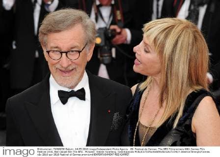 69. Festival de Cannes: The BFG Filmpremiere 69th Cannes Film Festival 2016, Red Carpet film The BFG . Pictured: Steven Spielberg, Cate Kapshaw  AlbertoxTerenghi Cannes