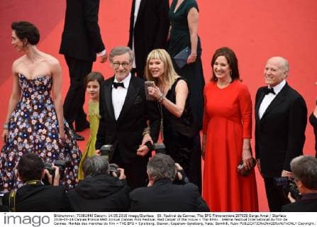 69. Festival de Cannes: The BFG Filmpremiere 207630 Serge Arnal Starface 2016-05-14 Cannes France 69th Annual Cannes Film Festival. Red Carpet of the movie « The BFG» . 69ème Festival International du film de Cannes. Montée des marches du film « THE BFG » Spielberg, Steven; Capshaw-Spielberg, Kate; Barnhill, Ruby  Copyright: xSergexArnalx xStarfacex STAR_207630_031