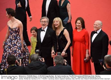69. Festival de Cannes: The BFG Filmpremiere 207630 Serge Arnal Starface 2016-05-14 Cannes France 69th Annual Cannes Film Festival. Red Carpet of the movie « The BFG» . 69ème Festival International du film de Cannes. Montée des marches du film « THE BFG » Spielberg, Steven; Capshaw-Spielberg, Kate; Barnhill, Ruby  Copyright: xSergexArnalx xStarfacex STAR_207630_032