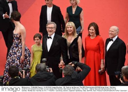 69. Festival de Cannes: The BFG Filmpremiere 207630 Serge Arnal Starface 2016-05-14 Cannes France 69th Annual Cannes Film Festival. Red Carpet of the movie « The BFG» . 69ème Festival International du film de Cannes. Montée des marches du film « THE BFG » Spielberg, Steven; Capshaw-Spielberg, Kate; Barnhill, Ruby  Copyright: xSergexArnalx xStarfacex STAR_207630_033