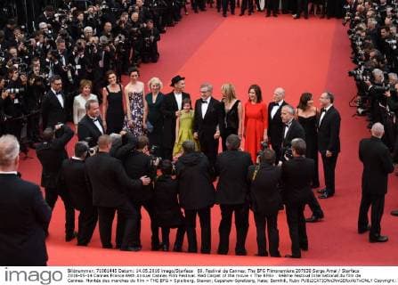 69. Festival de Cannes: The BFG Filmpremiere 207630 Serge Arnal Starface 2016-05-14 Cannes France 69th Annual Cannes Film Festival. Red Carpet of the movie « The BFG» . 69ème Festival International du film de Cannes. Montée des marches du film « THE BFG » Spielberg, Steven; Capshaw-Spielberg, Kate; Barnhill, Ruby  Copyright: xSergexArnalx xStarfacex STAR_207630_035