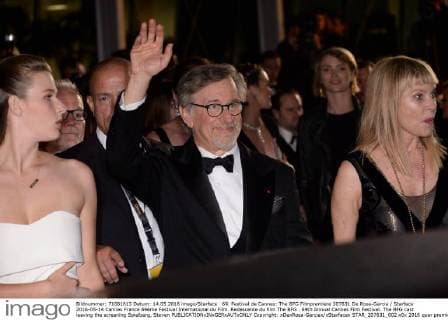 69. Festival de Cannes: The BFG Filmpremiere 207631 De Rosa-Garcia Starface 2016-05-14 Cannes France 69ème Festival International du Film. Redescente du film The BFG . 69th Annual Cannes Film Festival. The BFG cast leaving the screening Spielberg, Steven  Copyright: xDexRosa-Garciax xStarfacex STAR_207631_002