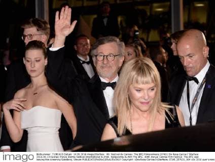 69. Festival de Cannes: The BFG Filmpremiere 207631 De Rosa-Garcia Starface 2016-05-14 Cannes France 69ème Festival International du Film. Redescente du film The BFG . 69th Annual Cannes Film Festival. The BFG cast leaving the screening Spielberg, Steven  Copyright: xDexRosa-Garciax xStarfacex STAR_207631_004