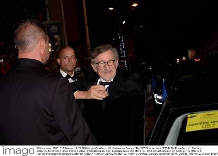69. Festival de Cannes: The BFG Filmpremiere 207631 De Rosa-Garcia Starface 2016-05-14 Cannes France 69ème Festival International du Film. Redescente du film The BFG . 69th Annual Cannes Film Festival. The BFG cast leaving the screening Spielberg, Steven  Copyright: xDexRosa-Garciax xStarfacex STAR_207631_006