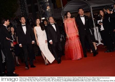 207634 De Rosa-Garcia Starface 0000-00-00 Etats-Unis 69ème Festival International du Film. Montée des marches du film Mademoiselle . 69th Annual Cannes Film Festival. Red Carpet of the movie Mademoiselle . Park, Chan-Wook; Min-Hee, Kim; Tae-Ri, Kim; Jung-Woo, Ha; Jing-Woong, Jo  Copyright: xDexRosa-Garciax xStarfacex STAR_207634_006