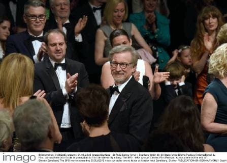 207632 Serge Arnal Starface 0000-00-00 Etats-Unis 69ème Festival International du Film. Atmosphere à la fin de la projection du film de Steven Spielberg The BFG . 69th Annual Cannes Film Festival. Atmosphere at the end of Steven Spielberg The BFG movie screening EXCLUSIVE nous contacter avant toute utilisation web Spielberg, Steven  Copyright: xSergexArnalx xStarfacex STAR_207632_006