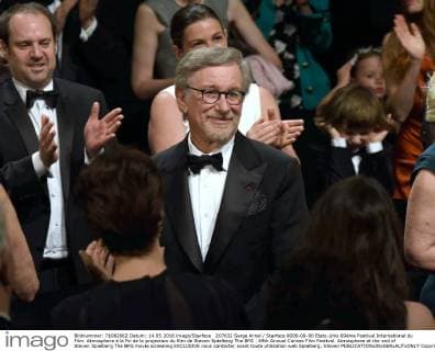 207632 Serge Arnal Starface 0000-00-00 Etats-Unis 69ème Festival International du Film. Atmosphere à la fin de la projection du film de Steven Spielberg The BFG . 69th Annual Cannes Film Festival. Atmosphere at the end of Steven Spielberg The BFG movie screening EXCLUSIVE nous contacter avant toute utilisation web Spielberg, Steven  Copyright: xSergexArnalx xStarfacex STAR_207632_007