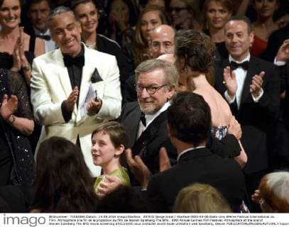 207632 Serge Arnal Starface 0000-00-00 Etats-Unis 69ème Festival International du Film. Atmosphere à la fin de la projection du film de Steven Spielberg The BFG . 69th Annual Cannes Film Festival. Atmosphere at the end of Steven Spielberg The BFG movie screening EXCLUSIVE nous contacter avant toute utilisation web Spielberg, Steven  Copyright: xSergexArnalx xStarfacex STAR_207632_008