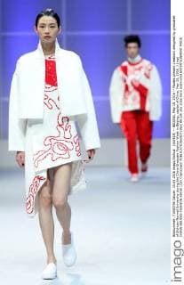 (160515) -- BEIJING, May 15, 2016 -- Models present creations designed by graduates of Sichuan Normal University during the China Graduate Fashion Week in Beijing, capital of China, May 15, 2016. ) (mp) CHINA-BEIJING-FASHION SHOW (CN) ChenxJianli 