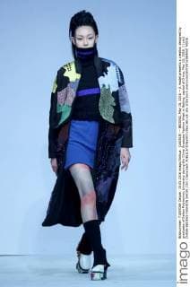 (160515) -- BEIJING, May 15, 2016 -- A model presents a creation designed by graduates of Dalian Polytechnic University during the China Graduate Fashion Week in Beijing, capital of China, May 15, 2016. ) (yxb) CHINA-BEIJING-FASHION SHOW (CN) ChenxJianli 
