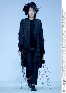 (160515) -- BEIJING, May 15, 2016 -- A model presents a creation designed by graduates of Dalian Polytechnic University during the China Graduate Fashion Week in Beijing, capital of China, May 15, 2016. ) (yxb) CHINA-BEIJING-FASHION SHOW (CN) ChenxJianli 