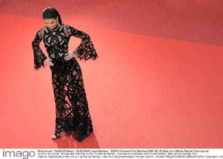 207671 Clement Prioli Starface 2016-05-15 Etats-Unis 69ème Festival International du Film de Cannes. Montee des marches du film Le Mal de Pierres , vue depuis la terrasse de la Cinefondation. 69th Annual Cannes Film Festival. Red Carpet of the movie « Le Mal de Pierres , view from de CineFondation Terrass. Jenner, Kendall  Copyright: xClementxPriolix STAR_207671_026