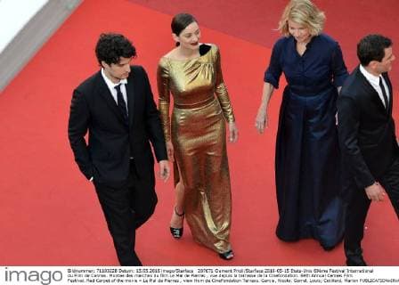 207671 Clement Prioli Starface 2016-05-15 Etats-Unis 69ème Festival International du Film de Cannes. Montee des marches du film Le Mal de Pierres , vue depuis la terrasse de la Cinefondation. 69th Annual Cannes Film Festival. Red Carpet of the movie « Le Mal de Pierres , view from de CineFondation Terrass. Garcia, Nicole; Garrel, Louis; Cotillard, Marion  Copyright: xClementxPriolix STAR_207671_039