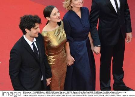 207671 Clement Prioli Starface 2016-05-15 Etats-Unis 69ème Festival International du Film de Cannes. Montee des marches du film Le Mal de Pierres , vue depuis la terrasse de la Cinefondation. 69th Annual Cannes Film Festival. Red Carpet of the movie « Le Mal de Pierres , view from de CineFondation Terrass. Garcia, Nicole; Garrel, Louis; Cotillard, Marion  Copyright: xClementxPriolix STAR_207671_041