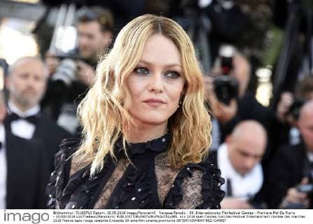 Vanessa Paradis - 69. Internationales Filmfestival Cannes - Premiere Mal De Pierre - 15 05 2016 LoicThebaud Panoramic 