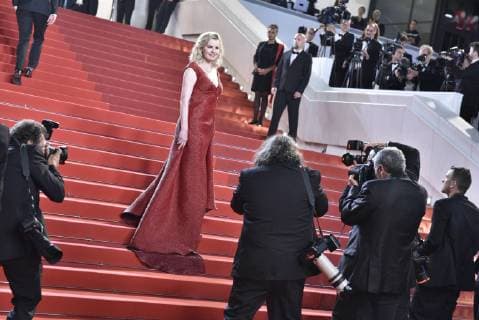 207678 De Rosa-Garcia Starface 2016-05-15 Cannes France 69ème Festival International du Film de Cannes. Montée des marches du film The Nice Guys . 69th International Cannes Film Festival. Red Carpet of The Nice Guys . Davis, Geena  Copyright: xDexRosa-Garciax xStarfacex STAR_207678_002