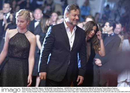 207678 De Rosa-Garcia Starface 2016-05-15 Cannes France 69ème Festival International du Film de Cannes. Montée des marches du film The Nice Guys . 69th International Cannes Film Festival. Red Carpet of The Nice Guys . Crowe, Russell; Rice, Angourie  Copyright: xDexRosa-Garciax xStarfacex STAR_207678_024