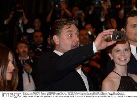 207678 De Rosa-Garcia Starface 2016-05-15 Cannes France 69ème Festival International du Film de Cannes. Montee des marches du film The Nice Guys . 69th International Cannes Film Festival. Red Carpet of The Nice Guys . Crowe, Russell; Rice, Angourie  Copyright: xDexRosa-Garciax xStarfacex STAR_207678_084